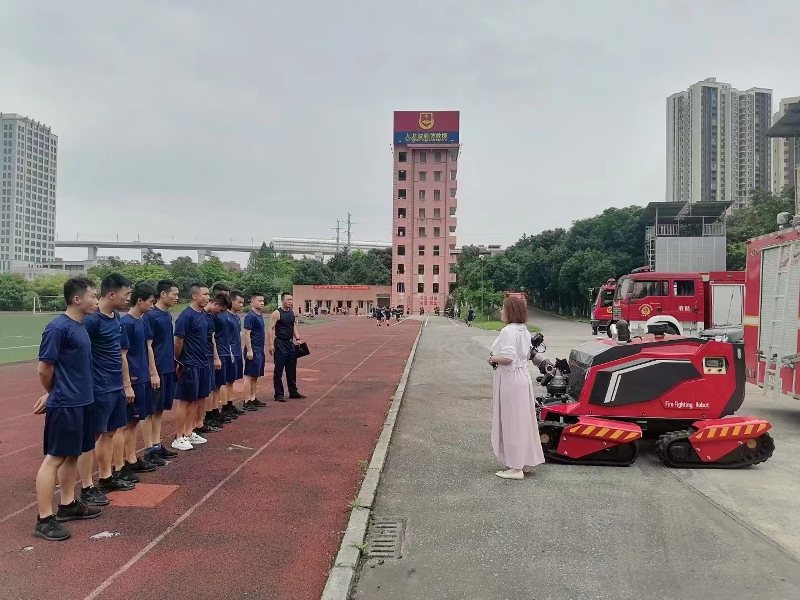 舉升搶險(xiǎn)主戰(zhàn)消防車(chē)、全地形消防滅火機(jī)器人巡展演示圓滿結(jié)束